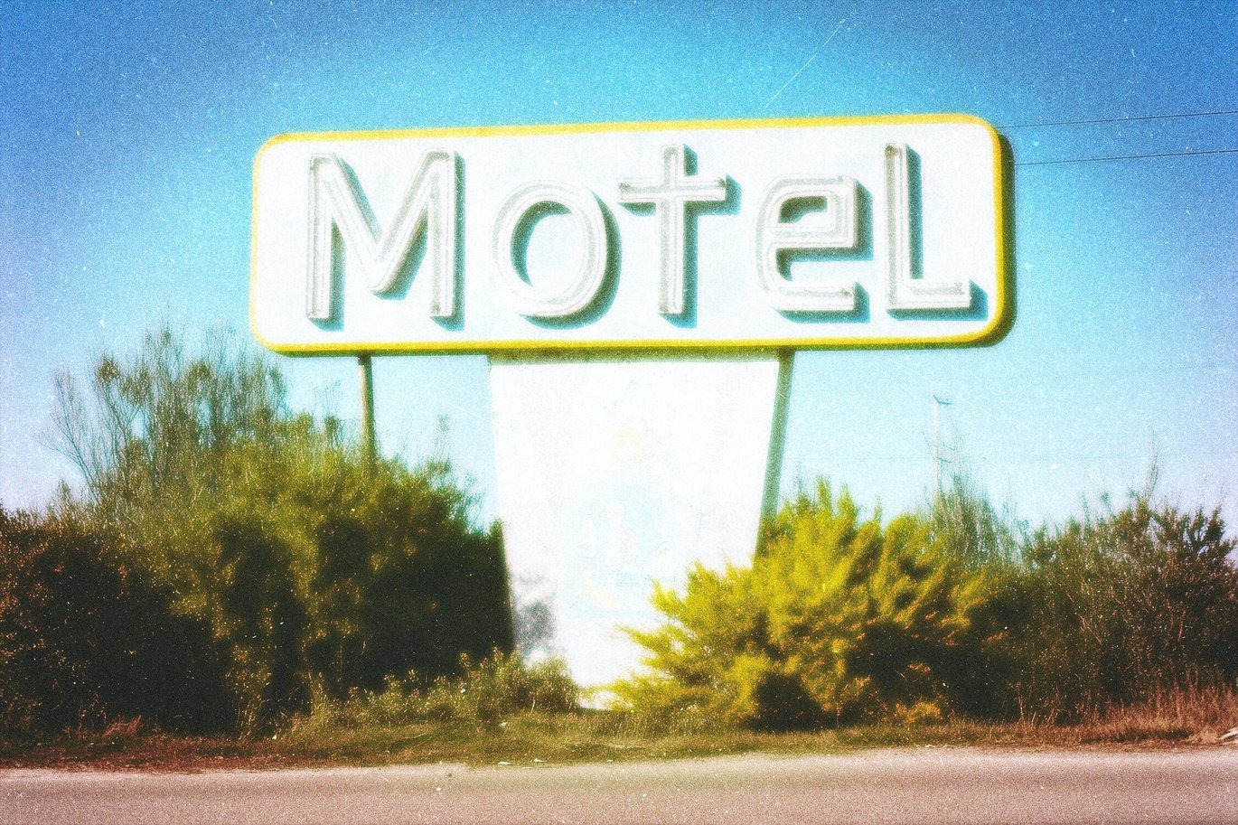 时尚复古模糊颗粒划痕照片效果ps特效滤镜样机 Oldie Photo Card Effect插图6 时尚复古模糊颗粒划痕照片效果ps特效滤镜样机 Oldie Photo Card Effect插图6