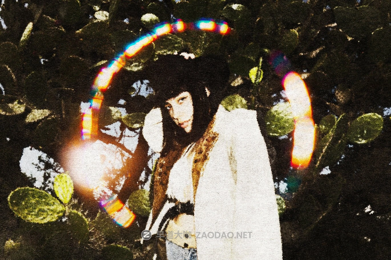 复古漏光光环颗粒照片效果ps特效滤镜样机 Retro Aura Leak Photo Effect插图4 复古漏光光环颗粒照片效果ps特效滤镜样机 Retro Aura Leak Photo Effect插图4