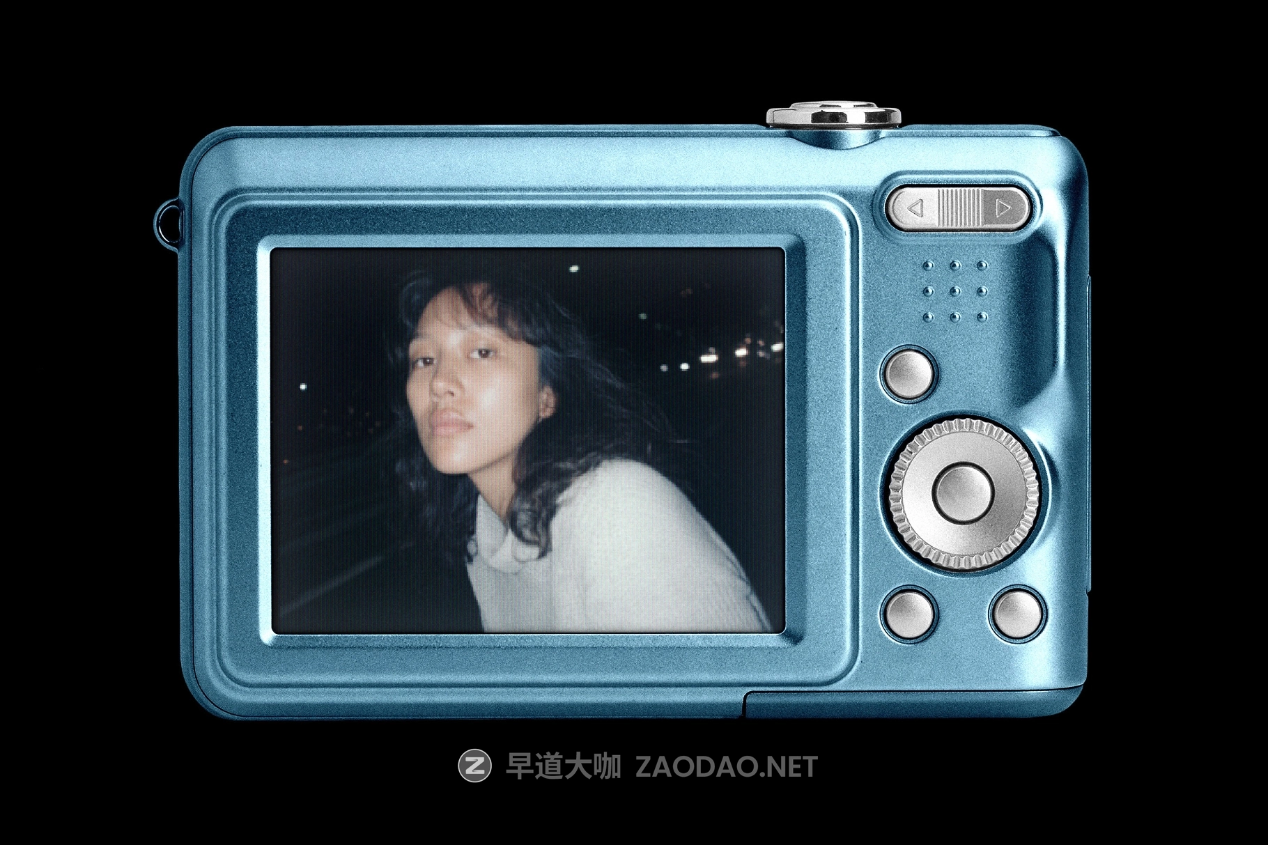 复古怀旧数码相机屏幕演示作品集贴图PS样机模板设计素材 Colorful Pocket Camera Mockup插图2 复古怀旧数码相机屏幕演示作品集贴图PS样机模板设计素材 Colorful Pocket Camera Mockup插图2