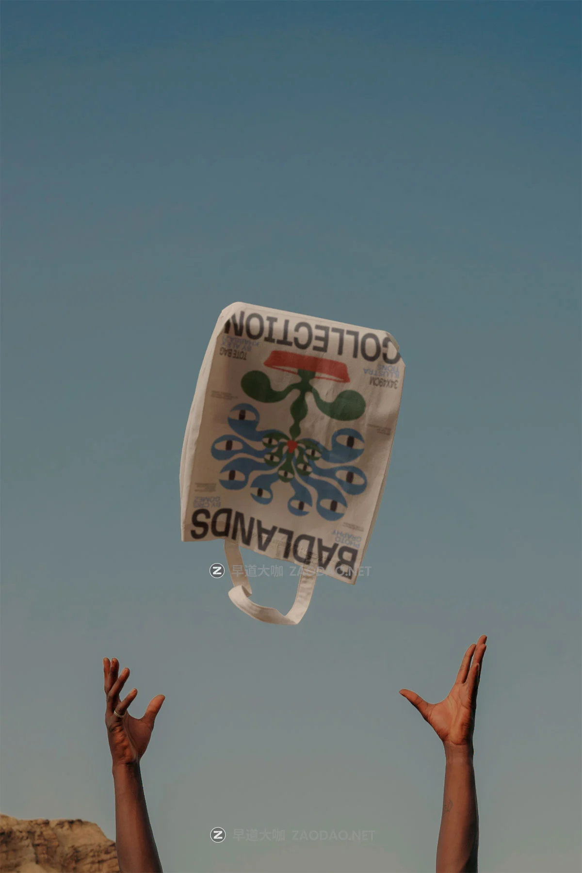 7款沙漠场景名片画册海报单页渔夫帽T恤vi设计贴图psd样机模板 Bendito Mockup – BADLANDS Collection P2插图1 7款沙漠场景名片画册海报单页渔夫帽T恤vi设计贴图psd样机模板 Bendito Mockup – BADLANDS Collection P2插图1