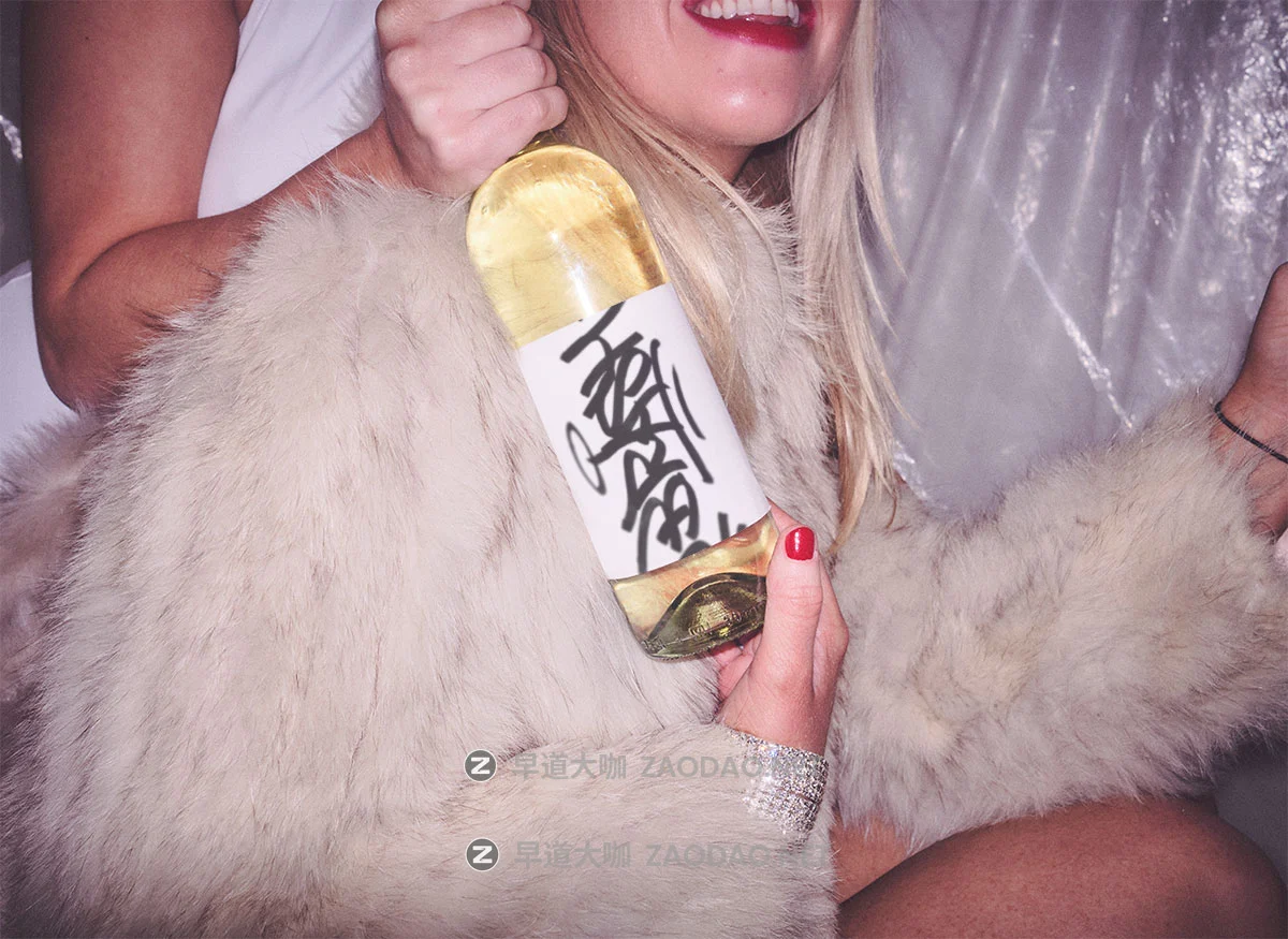 7款叛逆棉线帽T恤包装箱TV电视红酒瓶名片小众品牌vi贴图psd样机模板 Format Mockup – BRASH Collection P2插图6 7款叛逆棉线帽T恤包装箱TV电视红酒瓶名片小众品牌vi贴图psd样机模板 Format Mockup – BRASH Collection P2插图6