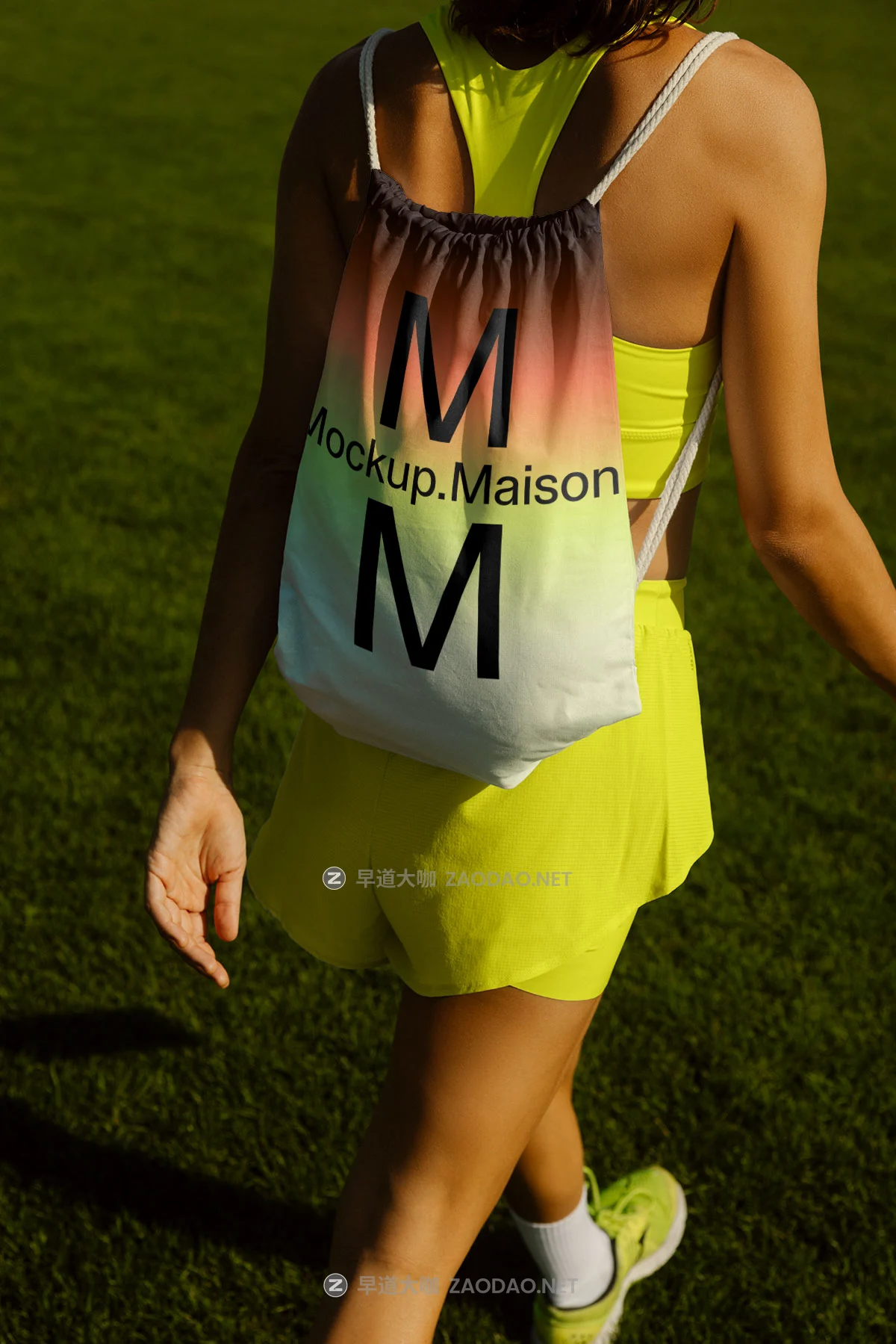 7款高级背包背心T恤毛巾iPhone手机水杯运动品牌VI设计PS贴图样机模板 Mockup.Maison – Sport Collection P5插图1 7款高级背包背心T恤毛巾iPhone手机水杯运动品牌VI设计PS贴图样机模板 Mockup.Maison – Sport Collection P5插图1