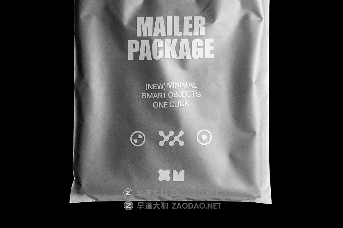 可封口拉链式服装塑料包装袋设计ps展示效果图mockup样机模板素材 Resealable T-Shirt Mailer Mockup插图2 可封口拉链式服装塑料包装袋设计ps展示效果图mockup样机模板素材 Resealable T-Shirt Mailer Mockup插图2