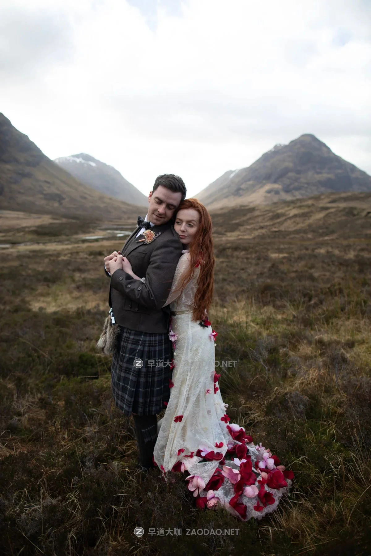 高级国外风RGB三原色琥珀橙森林绿风暴蓝户外结婚照人像摄影调色LR预设 Archipelago Quest 56 – RGB插图5 高级国外风RGB三原色琥珀橙森林绿风暴蓝户外结婚照人像摄影调色LR预设 Archipelago Quest 56 – RGB插图5