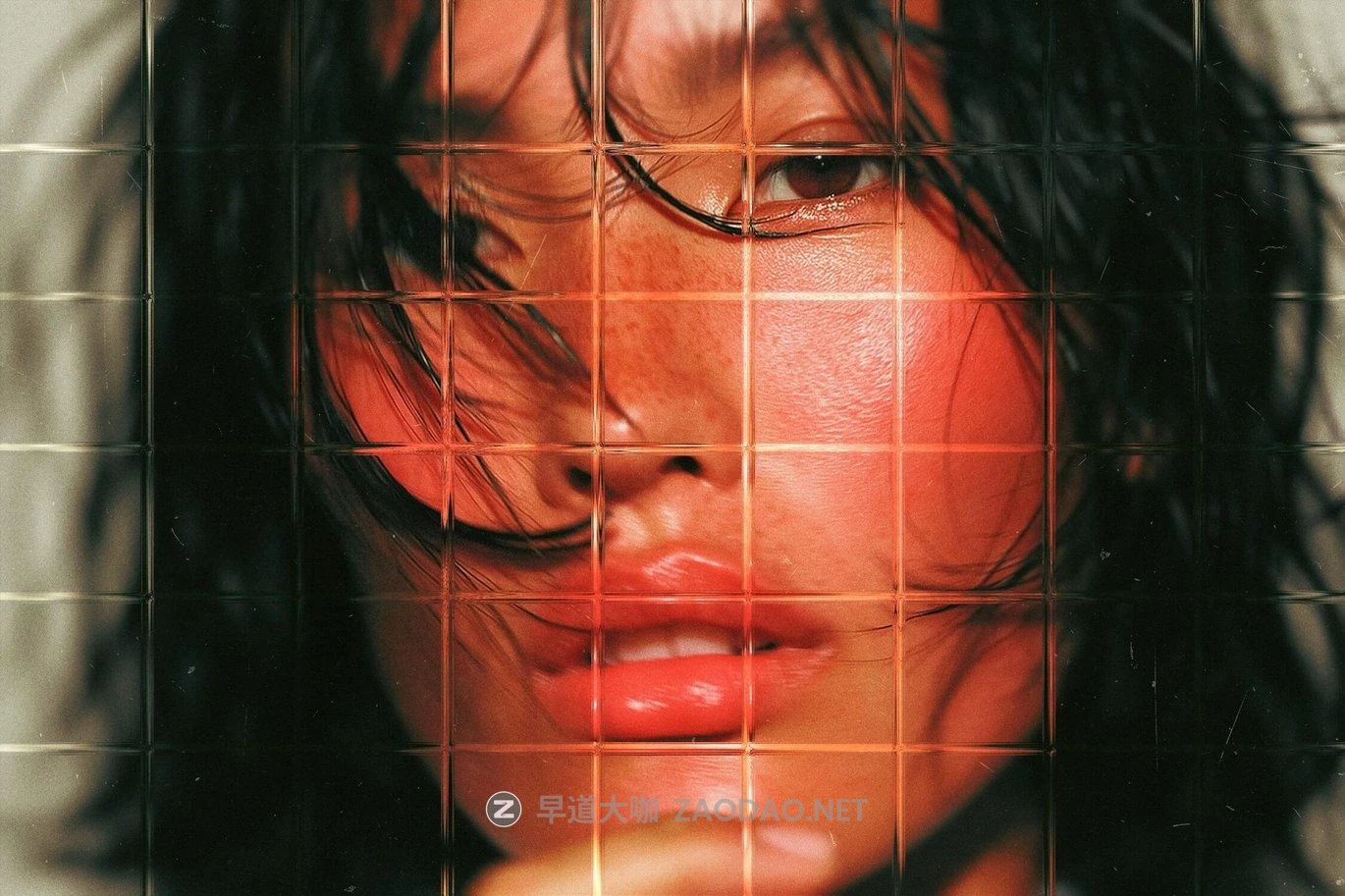 透明玻璃折射发光模糊马赛克照片效果ps特效滤镜样机 Glass Mosaic Photo Effect插图4 透明玻璃折射发光模糊马赛克照片效果ps特效滤镜样机 Glass Mosaic Photo Effect插图4