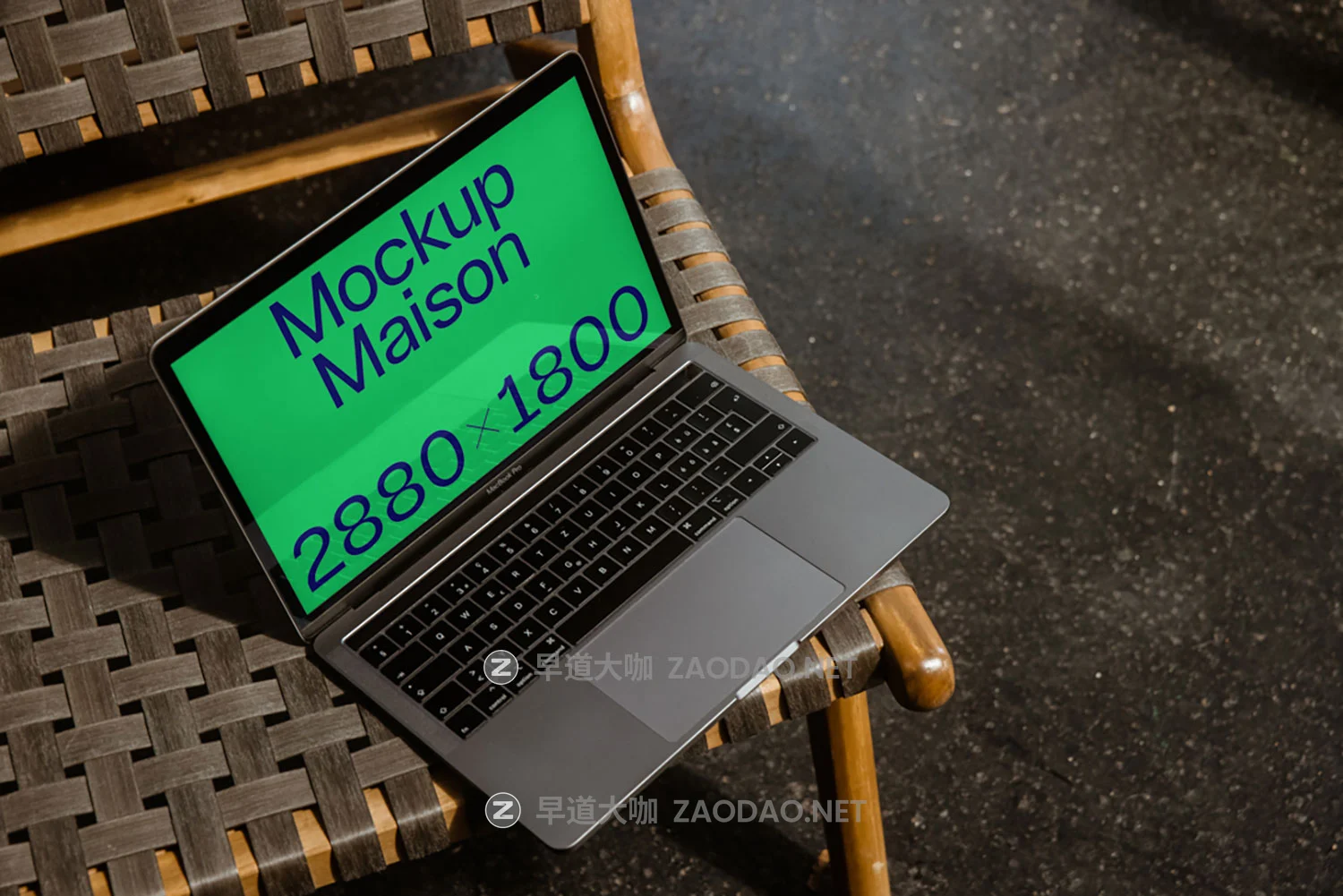 8款国外小众CD盒名片海边吊牌iPad平板MacBook电脑PS贴图样机模板 Mockup.Maison – B Collection P5插图4 8款国外小众CD盒名片海边吊牌iPad平板MacBook电脑PS贴图样机模板 Mockup.Maison – B Collection P5插图4