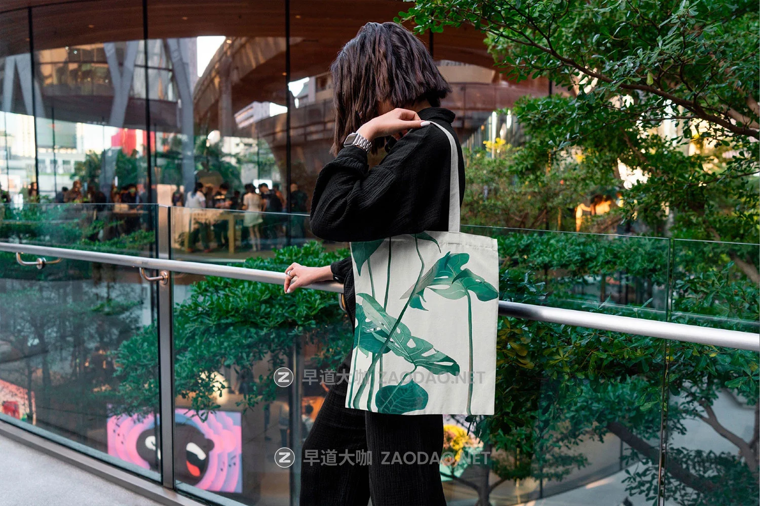 14款街头拍摄帆布袋手提袋无纺布袋logo图案设计ps展示效果图样机模板素材 Urban Tote Bag Mockup Bundle插图6 14款街头拍摄帆布袋手提袋无纺布袋logo图案设计ps展示效果图样机模板素材 Urban Tote Bag Mockup Bundle插图6