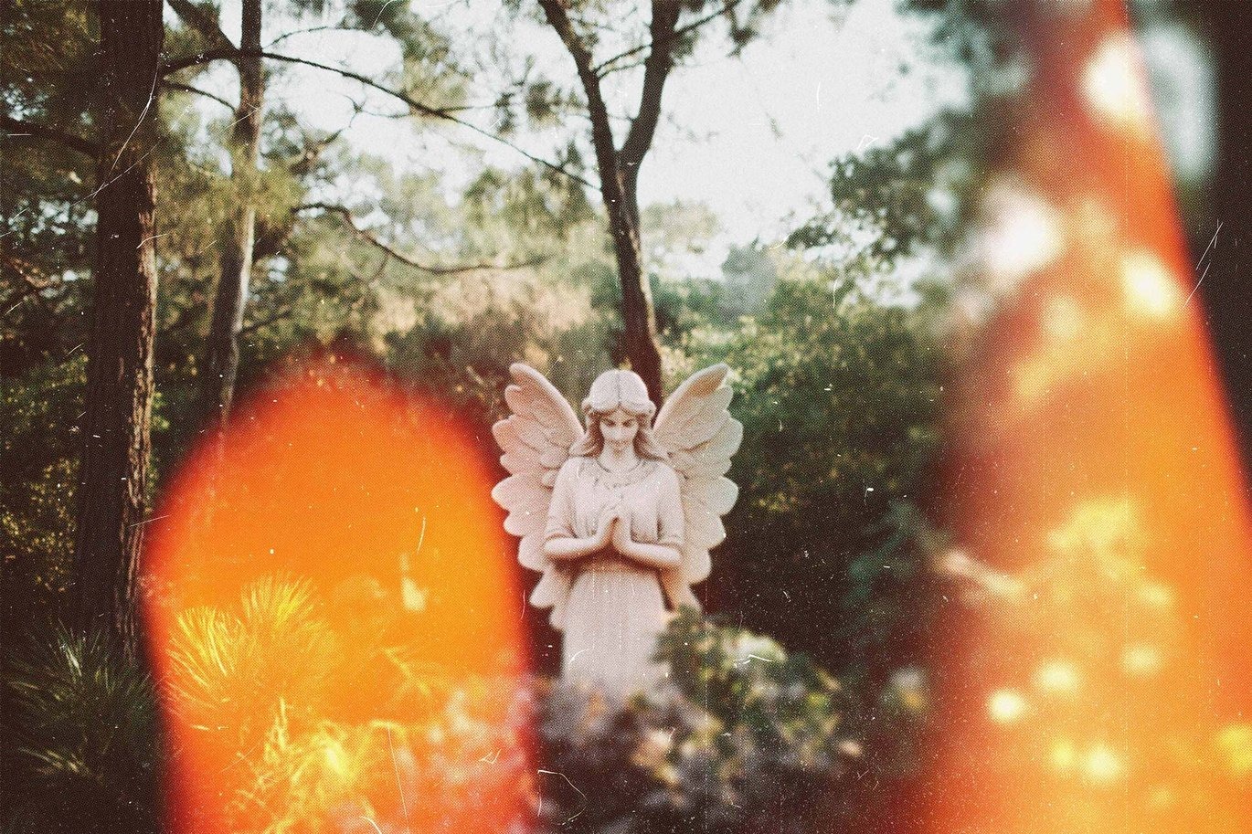 复古颗粒划痕漏光胶片海报照片效果ps特效滤镜样机 Light Leaks Photo Effect插图4 复古颗粒划痕漏光胶片海报照片效果ps特效滤镜样机 Light Leaks Photo Effect插图4