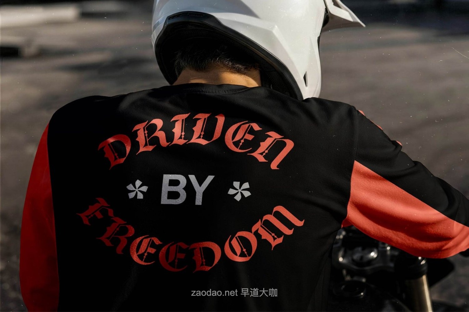 现代哥特式品牌海报徽标设计装饰英文字体安装包 Exodus – Blackletter Display Font插图3 现代哥特式品牌海报徽标设计装饰英文字体安装包 Exodus – Blackletter Display Font插图3